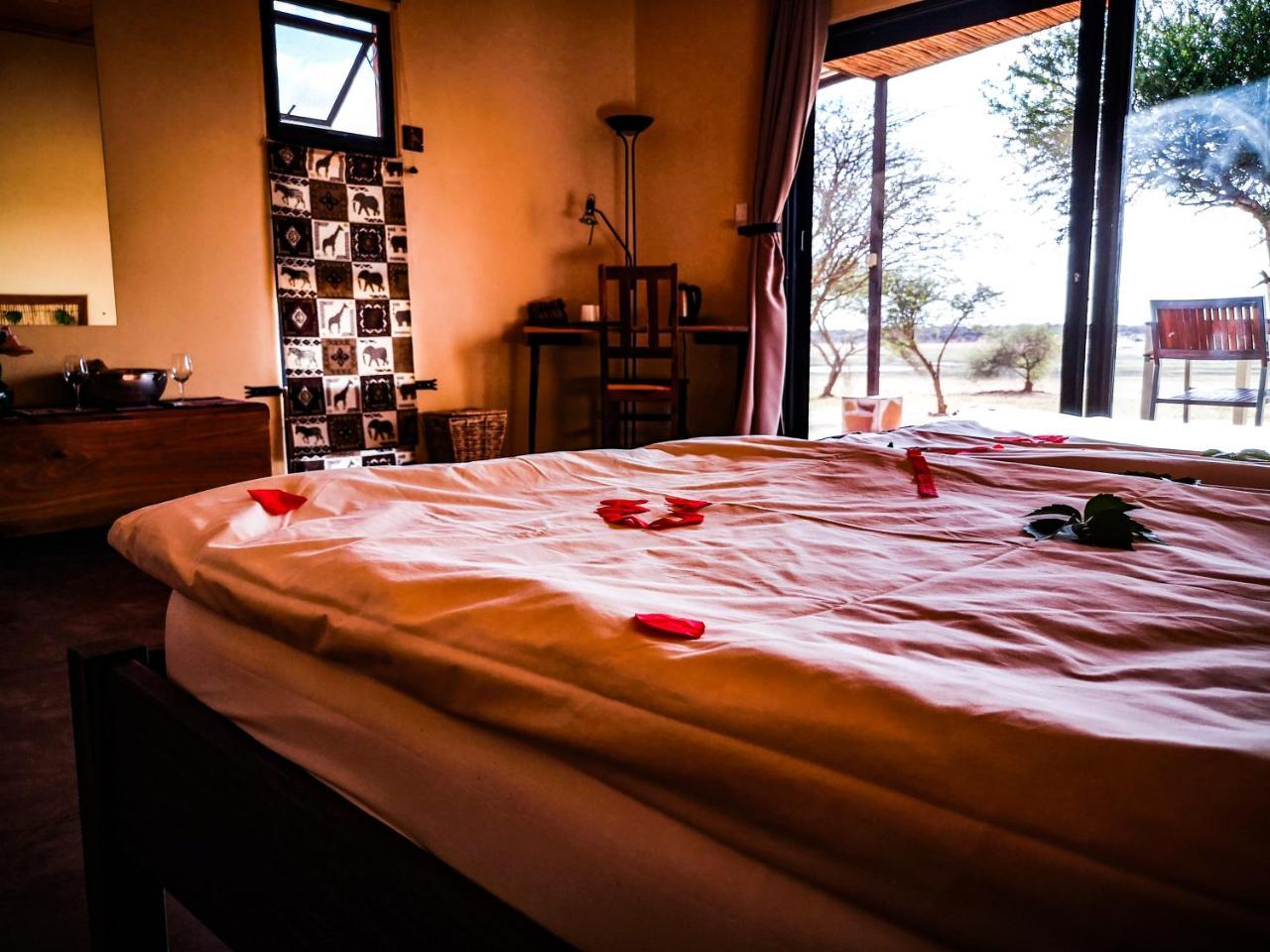 Okazize Ovita Wildlife Restcamp מראה חיצוני תמונה